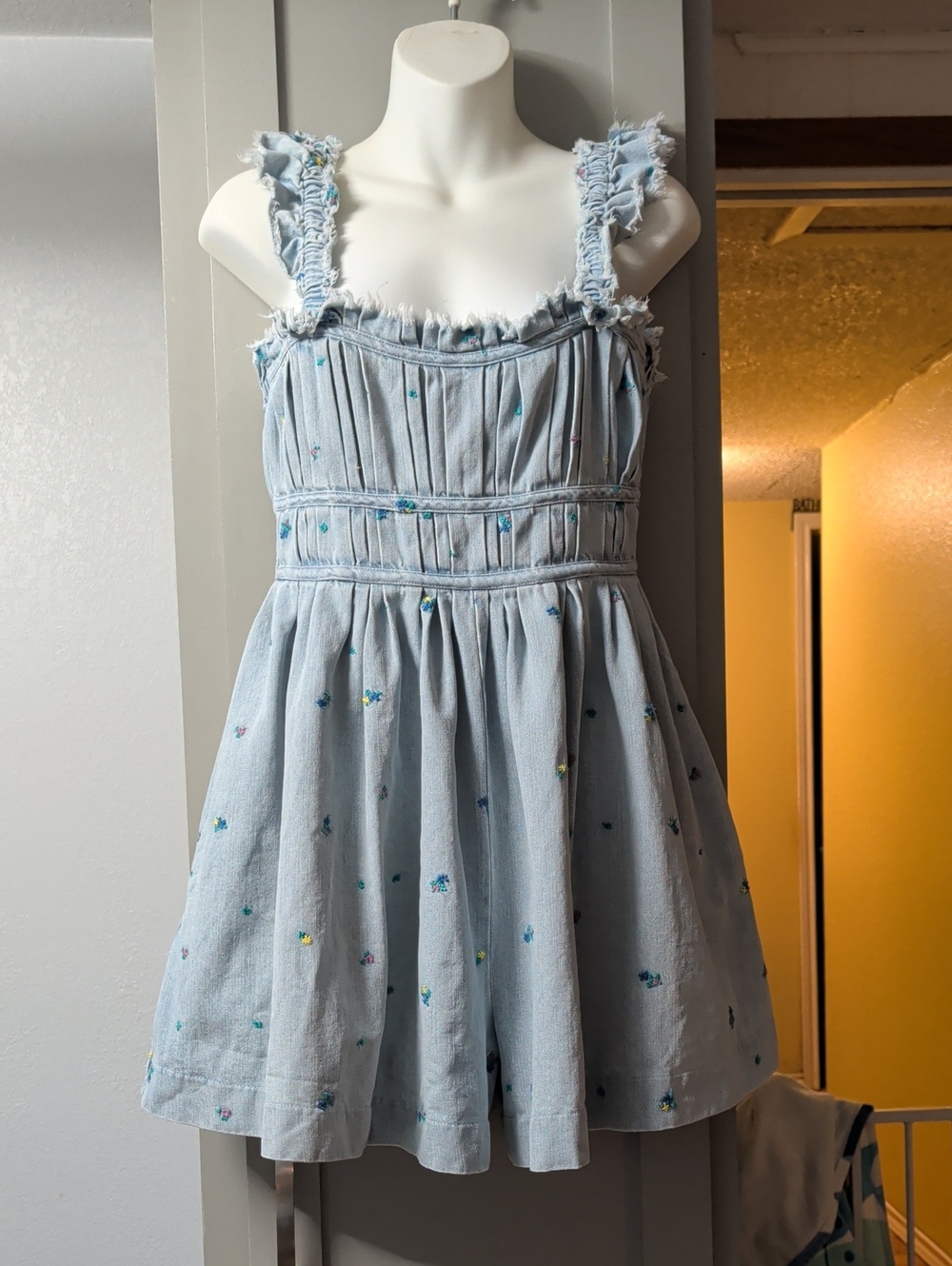 Pink Lily Light Blue Floral Embroidered Skorts SZ M
